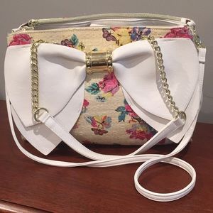 Betsey Johnson| Floral Straw Weave Purse